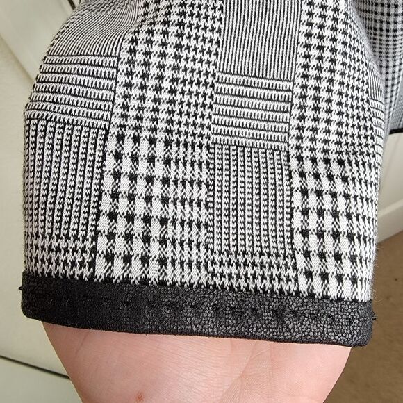 Max Studio Nwt houndstooth plaid knit top large - Picture 2 of 6